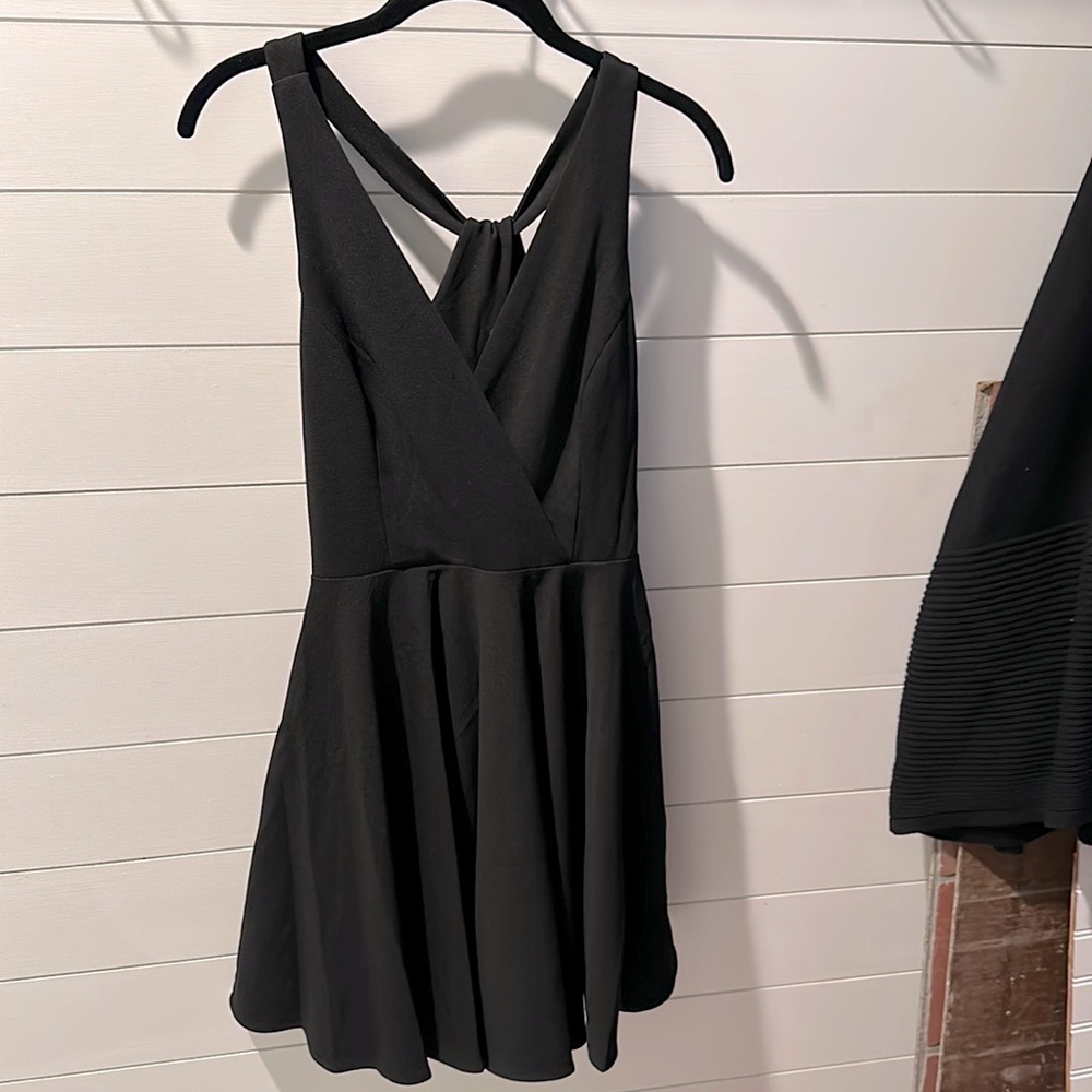 Lulu’s Wonder Whirl Black Twist Back Skater Dress size Medium